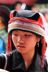 Fillette "Hmong noir" sur le marché de MeoVac